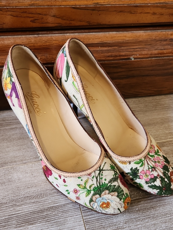 Gucci Shoes - Gucci Floral Embroidered Pumps in Cream with Pink & Green Accents